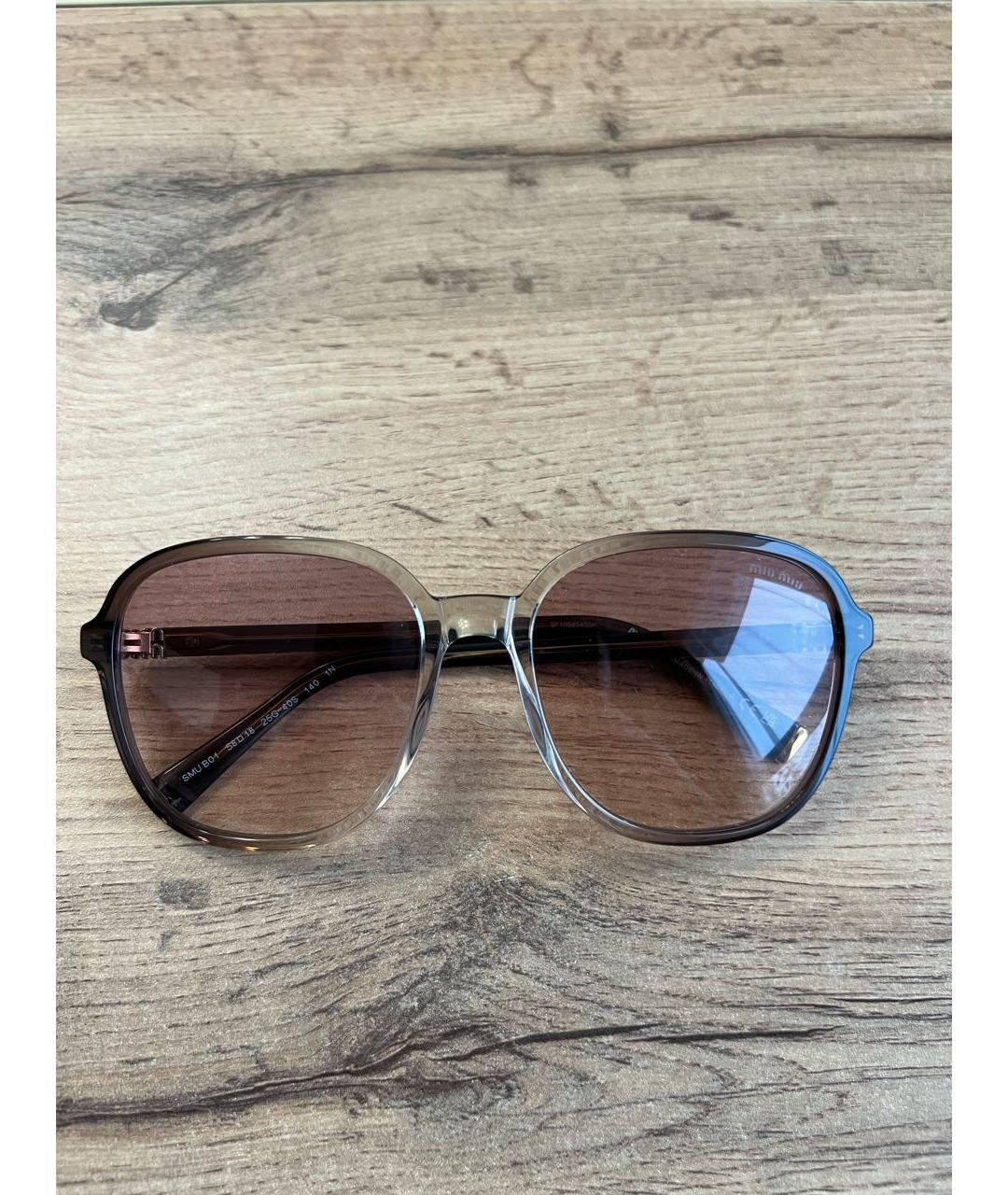 MIU MIU Бежевые пластиковые солнцезащитные очки, фото 9