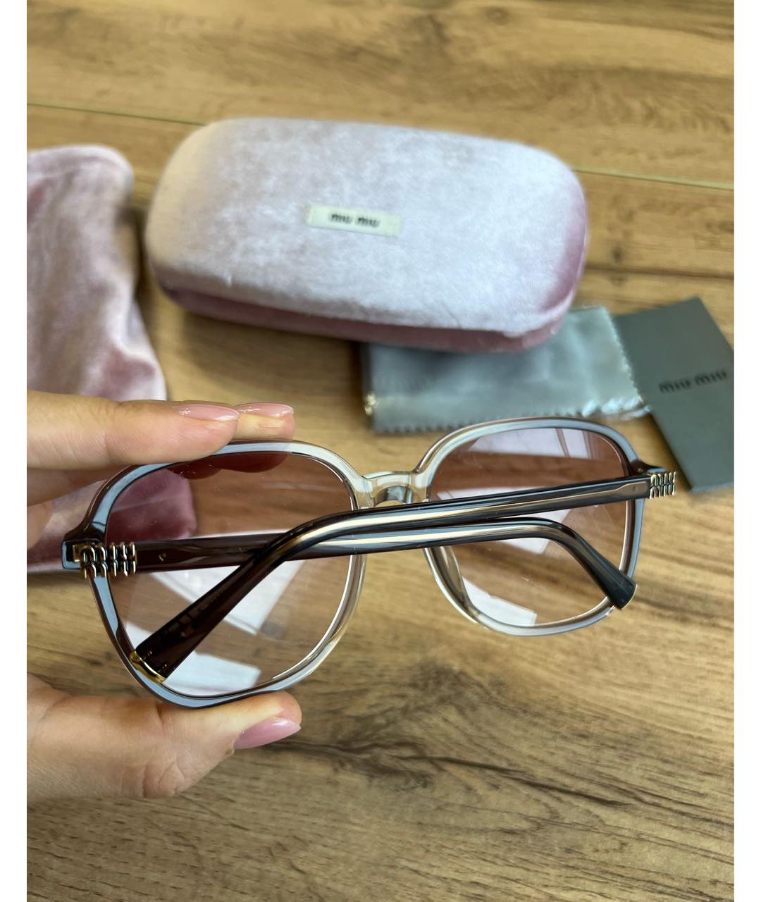 MIU MIU Бежевые пластиковые солнцезащитные очки, фото 4