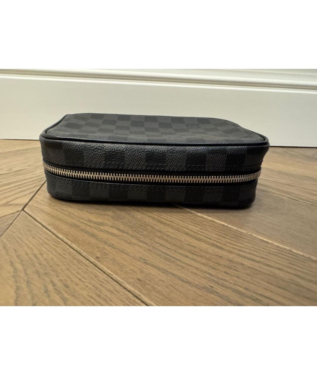 LOUIS VUITTON Антрацитовая барсетка, фото 2