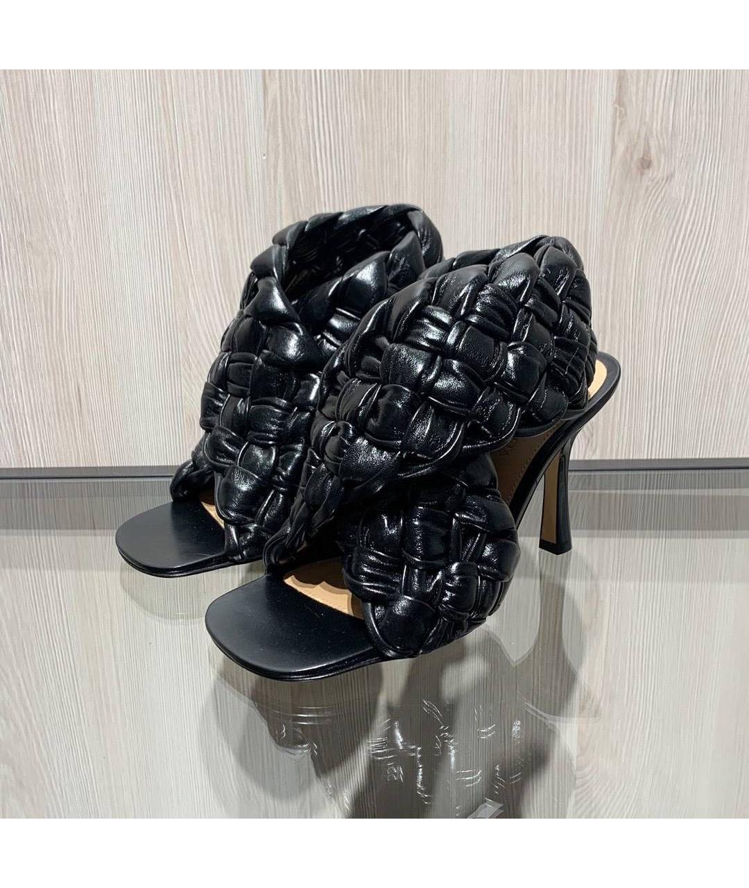 BOTTEGA VENETA Черные кожаные босоножки, фото 2