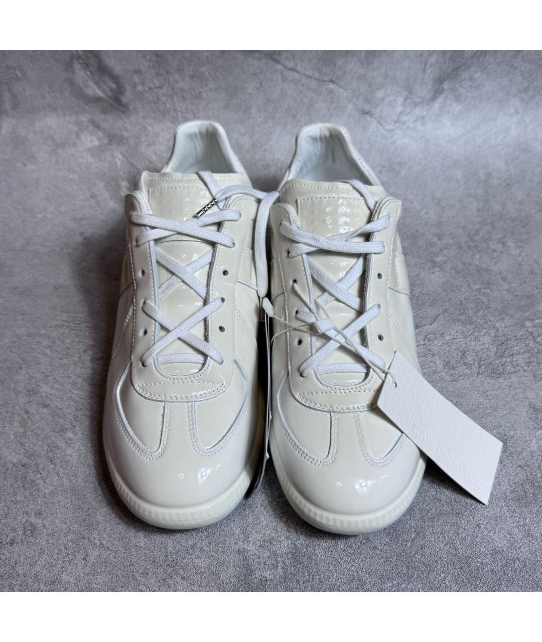 MAISON MARGIELA Белые низкие кроссовки / кеды из лакированной кожи, фото 2