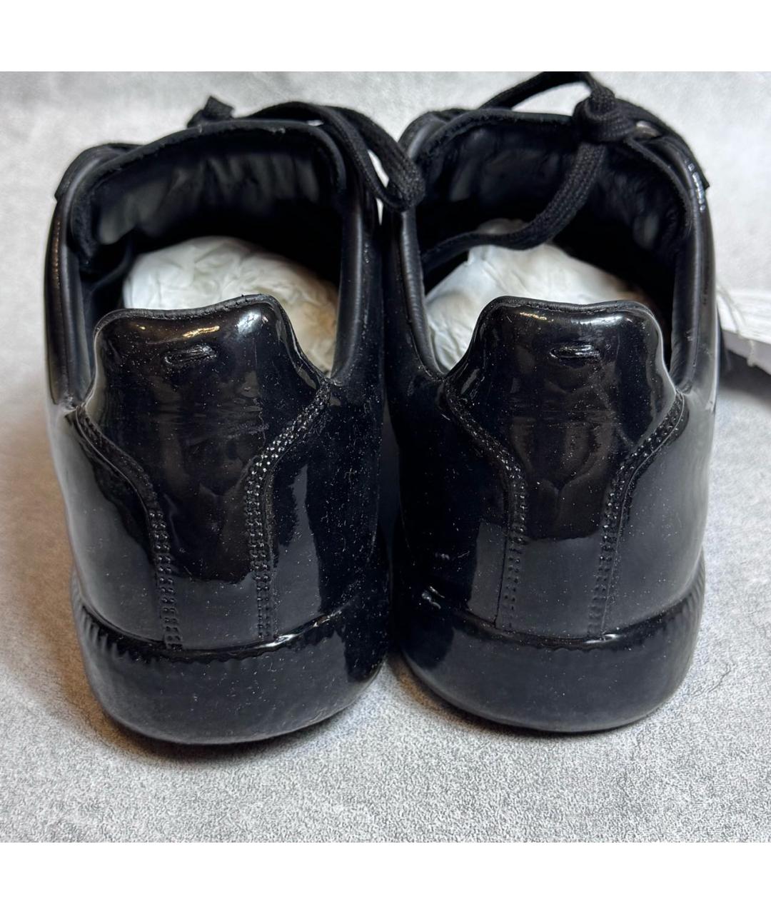 MAISON MARGIELA Черные низкие кроссовки / кеды из лакированной кожи, фото 3