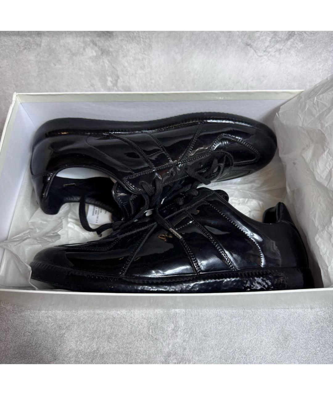 MAISON MARGIELA Черные низкие кроссовки / кеды из лакированной кожи, фото 4