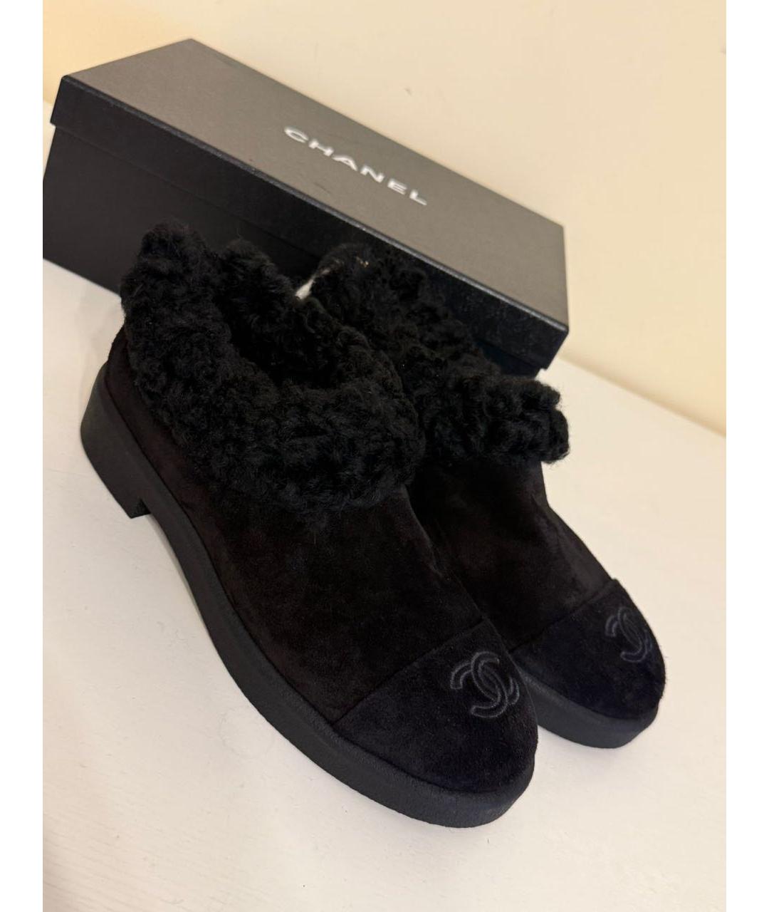 CHANEL Черные замшевые ботинки, фото 2