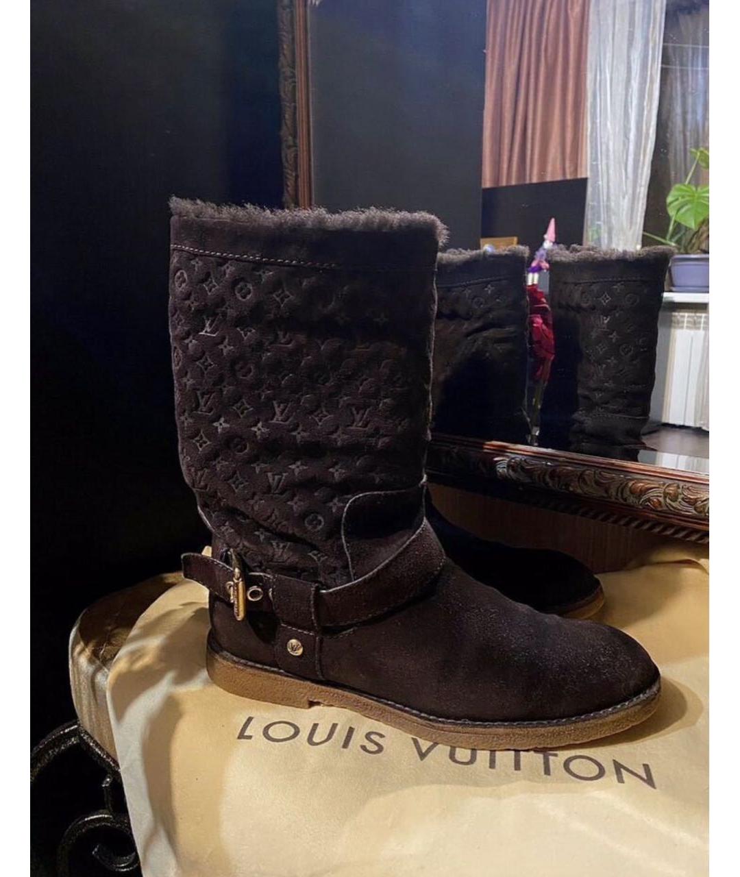 LOUIS VUITTON Коричневые замшевые сапоги, фото 9