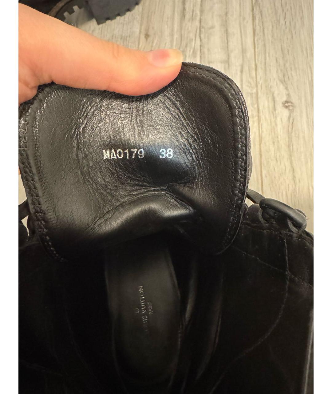 LOUIS VUITTON Черные замшевые ботинки, фото 4