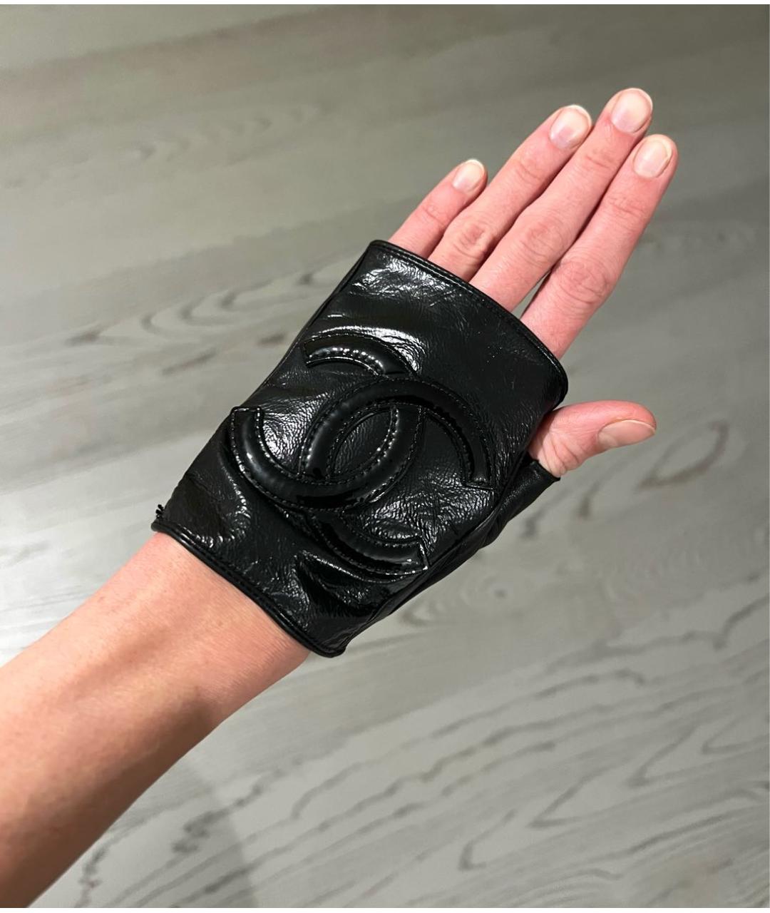 CHANEL Черные кожаные митенки, фото 3