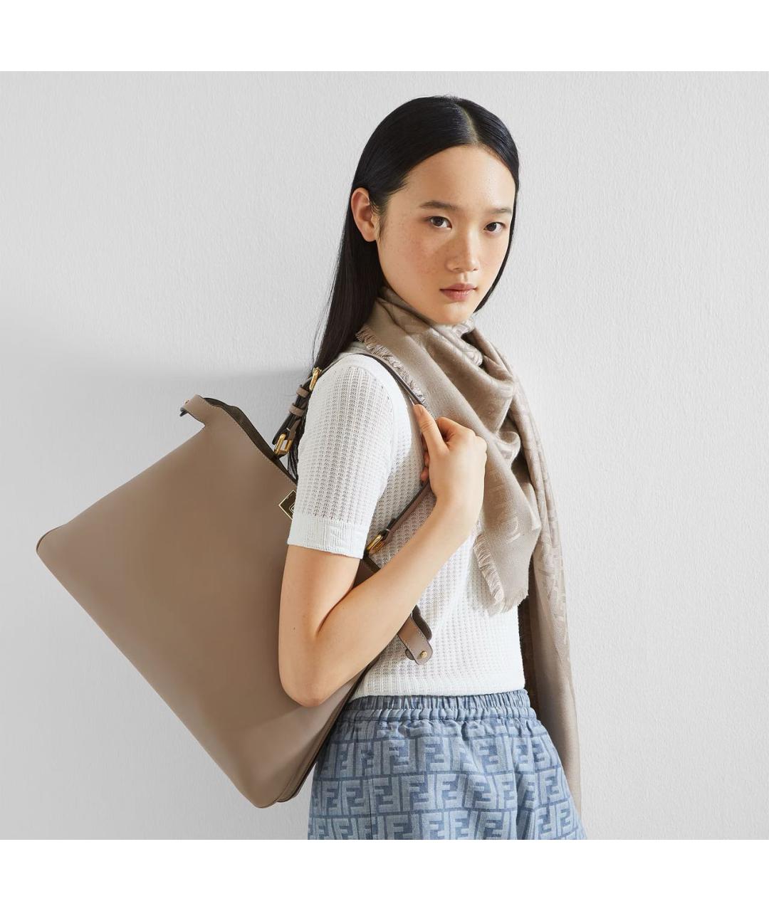 FENDI Бежевая кожаная сумка тоут, фото 2