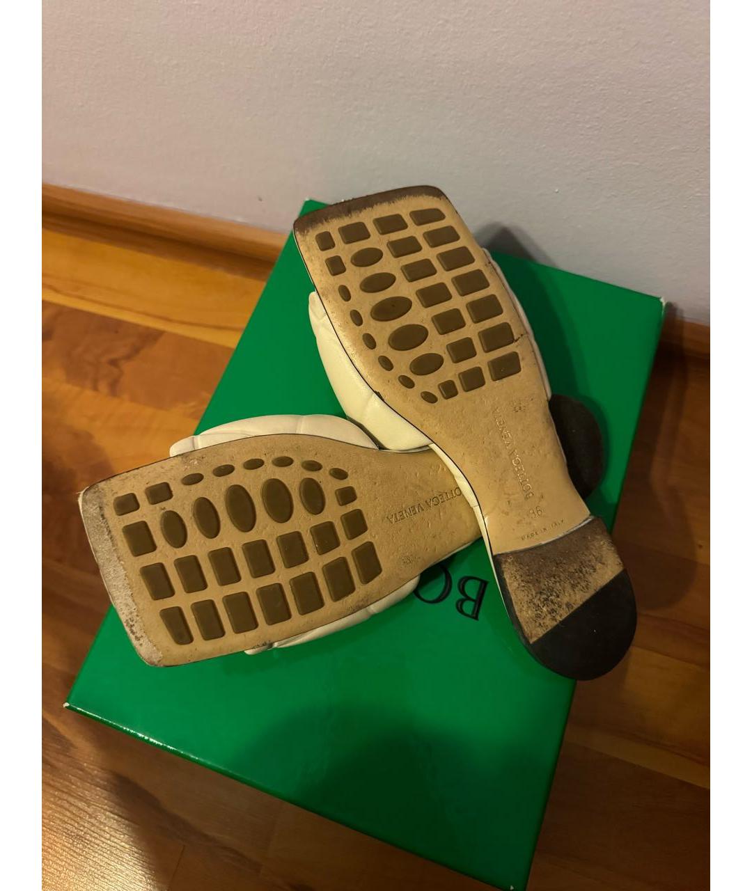 BOTTEGA VENETA Бежевые кожаные шлепанцы, фото 4