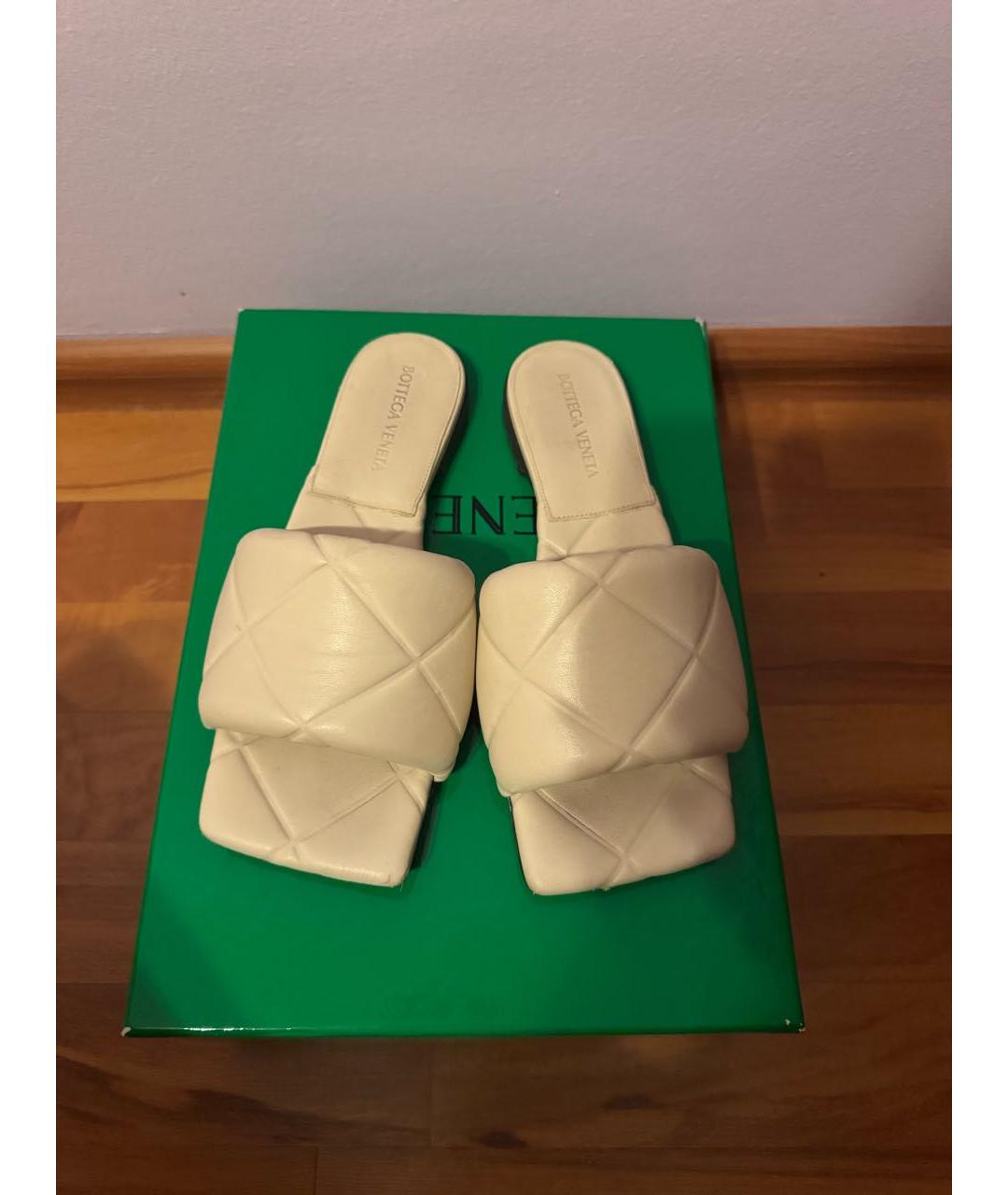 BOTTEGA VENETA Бежевые кожаные шлепанцы, фото 6