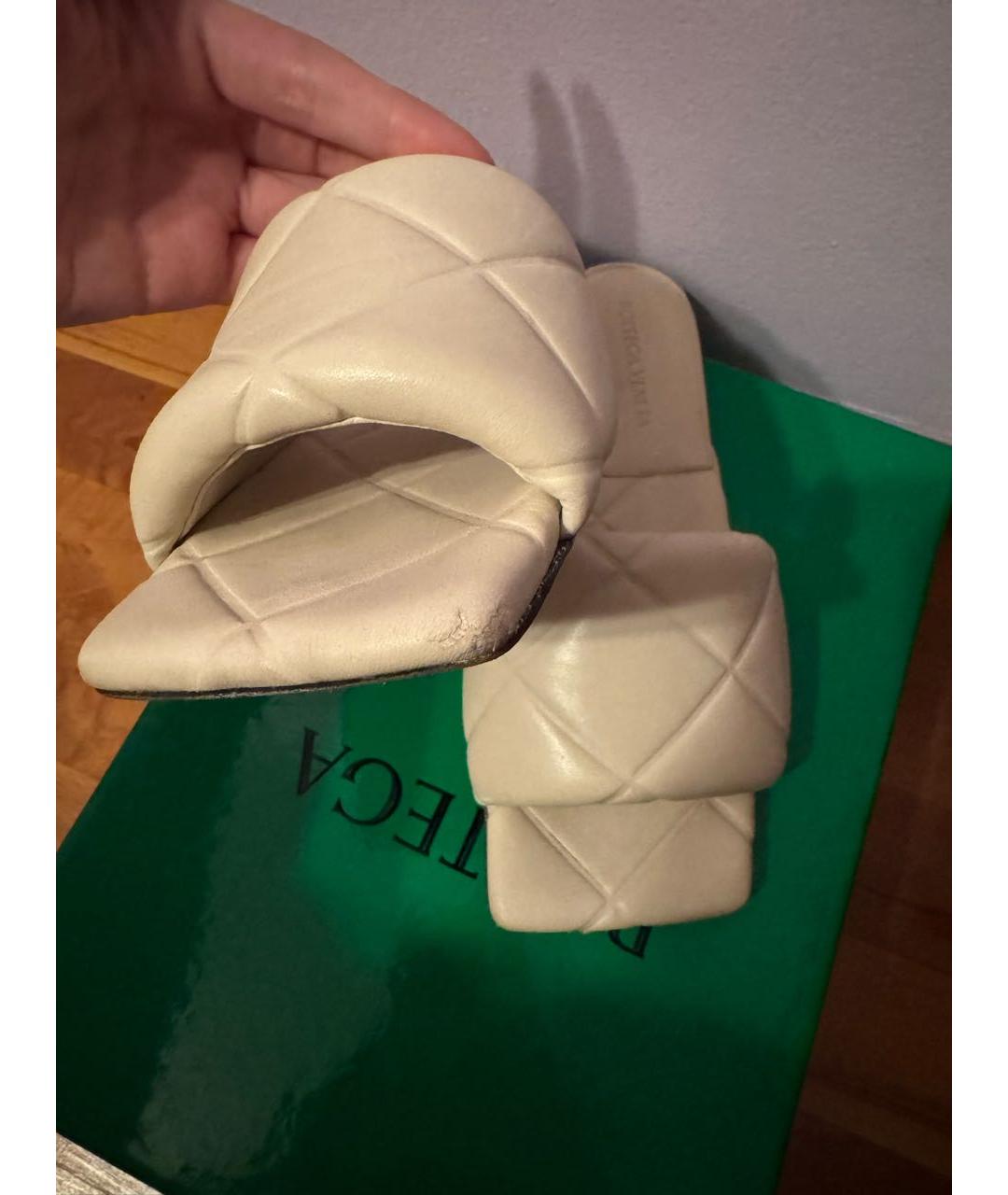 BOTTEGA VENETA Бежевые кожаные шлепанцы, фото 2