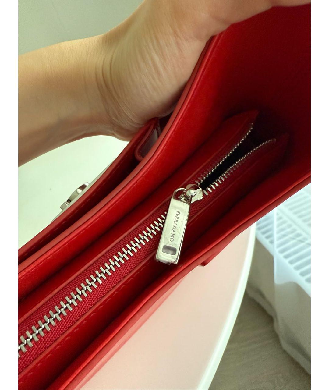 FERRAGAMO Красная кожаная сумка через плечо, фото 7