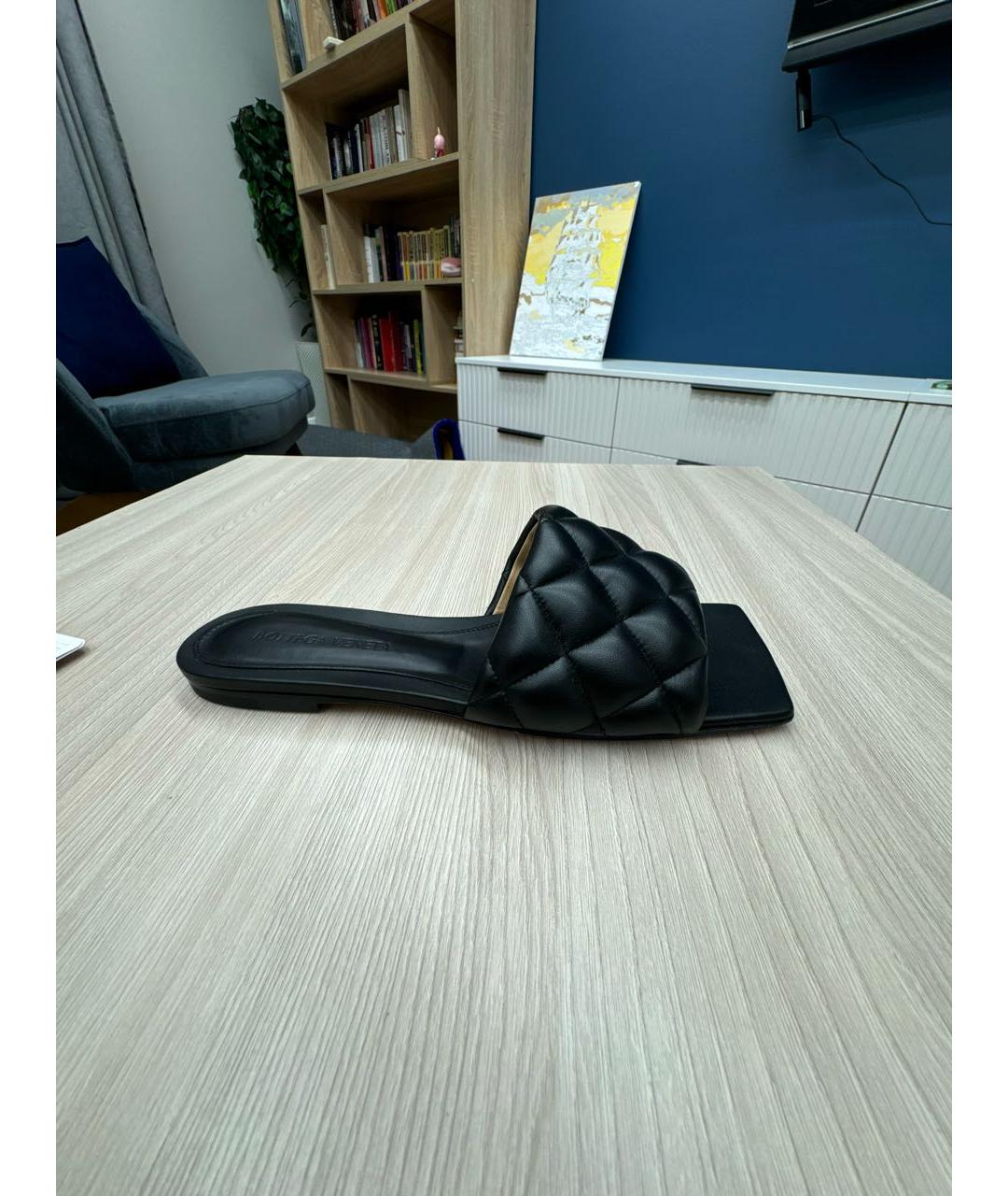 BOTTEGA VENETA Черные кожаные шлепанцы, фото 7