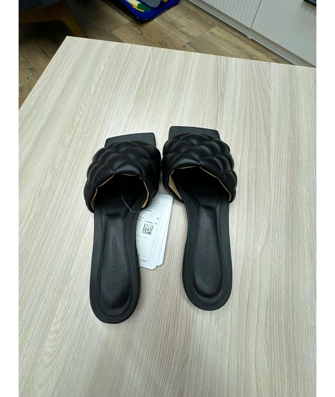 BOTTEGA VENETA Черные кожаные шлепанцы, фото 3