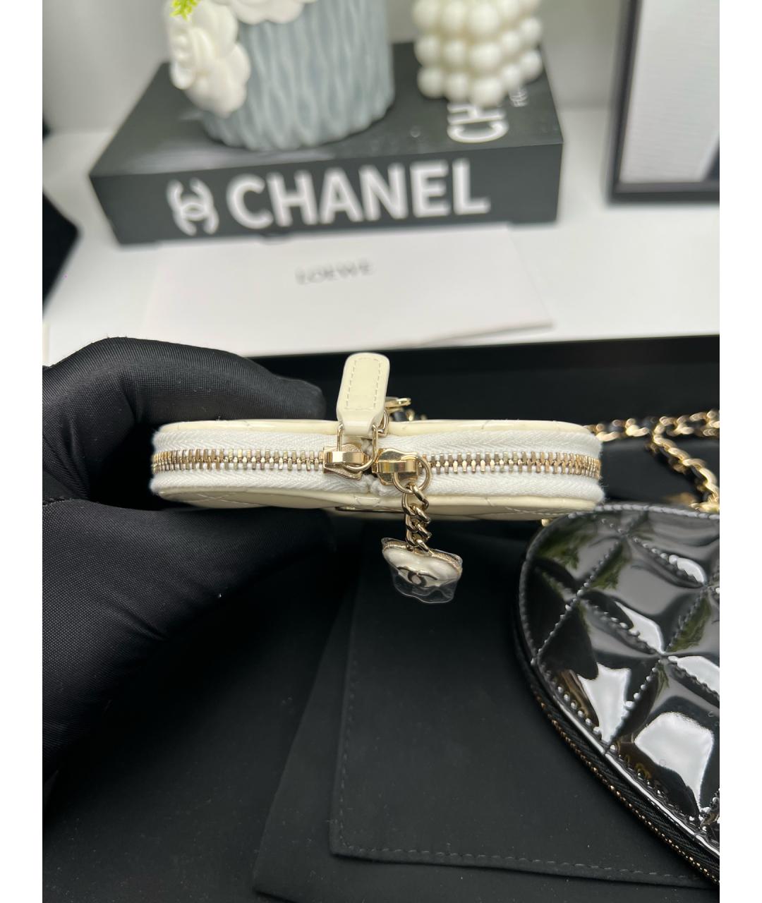 CHANEL Черная сумка через плечо из лакированной кожи, фото 5