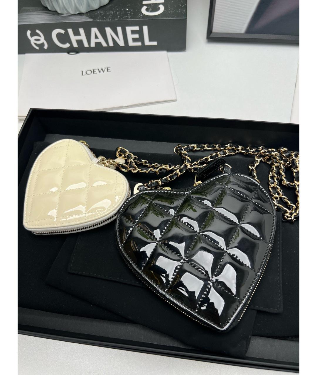 CHANEL Черная сумка через плечо из лакированной кожи, фото 2