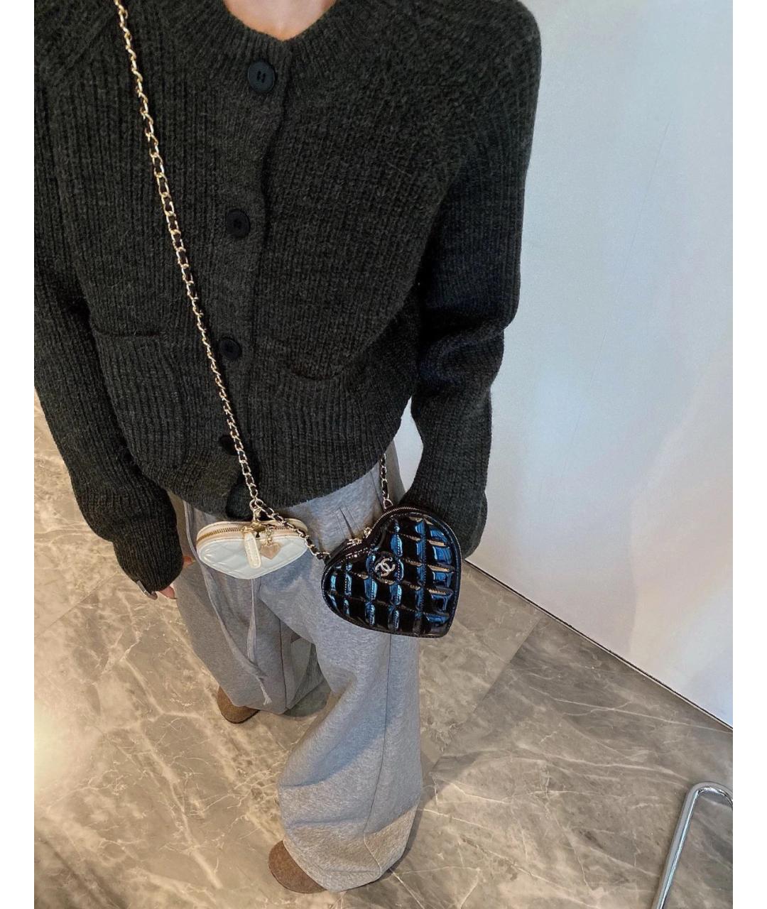 CHANEL Черная сумка через плечо из лакированной кожи, фото 7