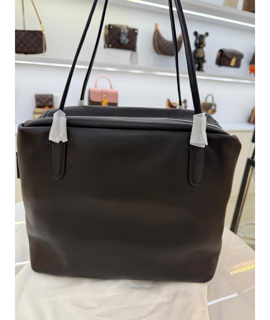 THE ROW Черная кожаная сумка через плечо, фото 5