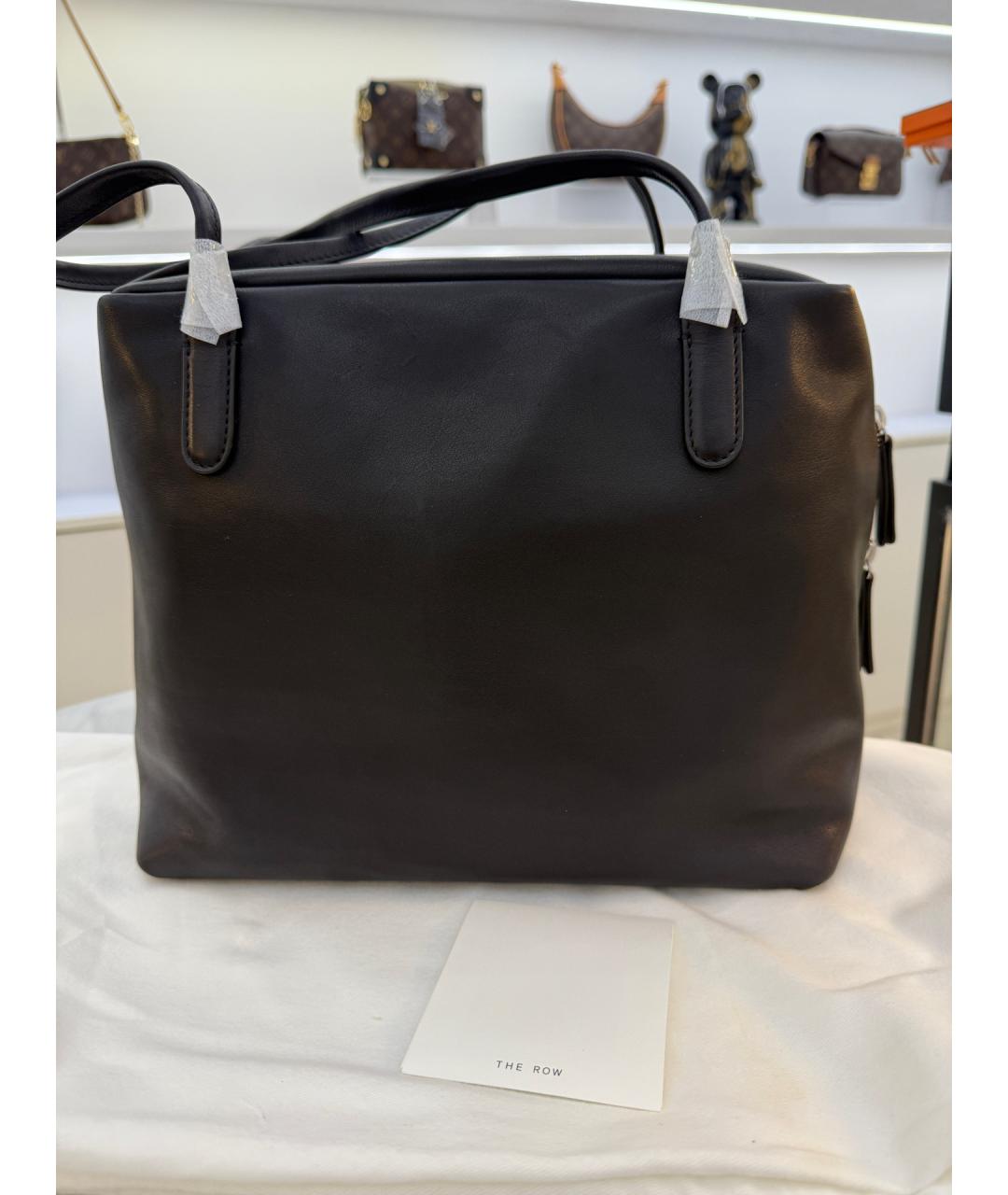 THE ROW Черная кожаная сумка через плечо, фото 2