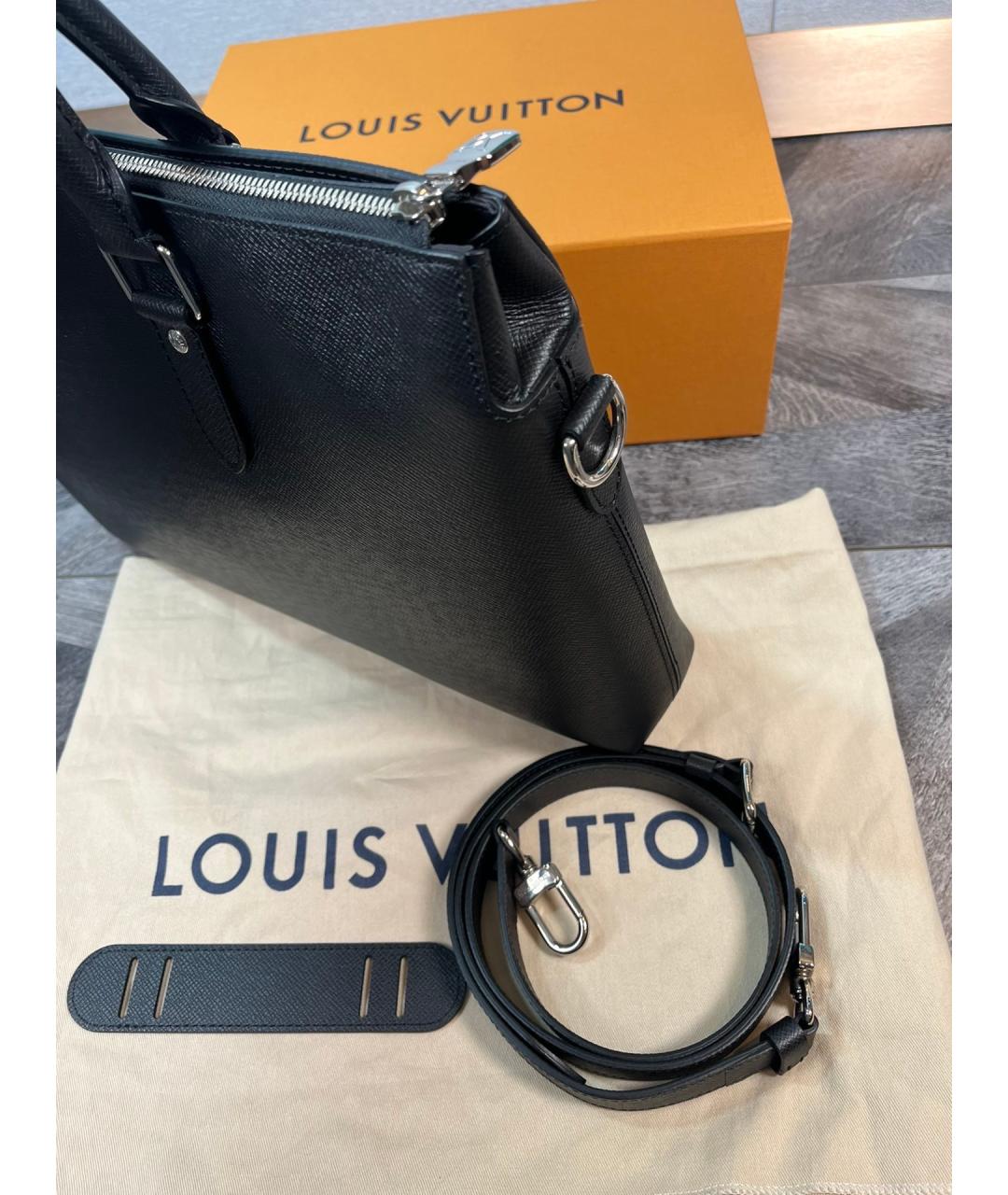 LOUIS VUITTON Черная кожаная сумка тоут, фото 3