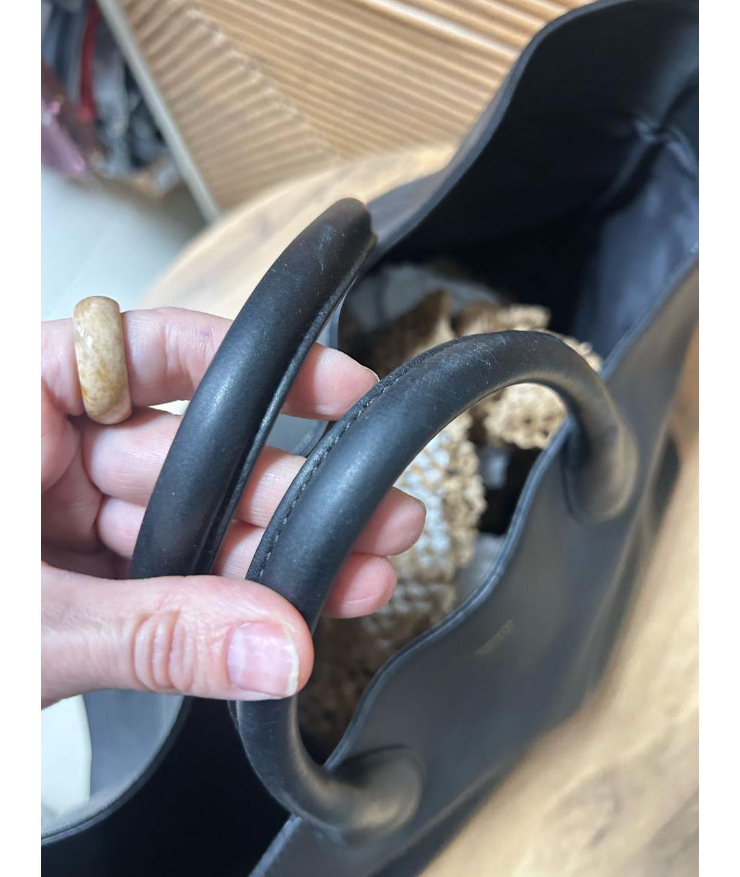 KHAITE Черная кожаная сумка с короткими ручками, фото 6