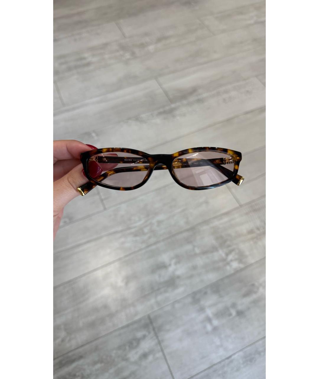 MIU MIU Коричневые пластиковые солнцезащитные очки, фото 7