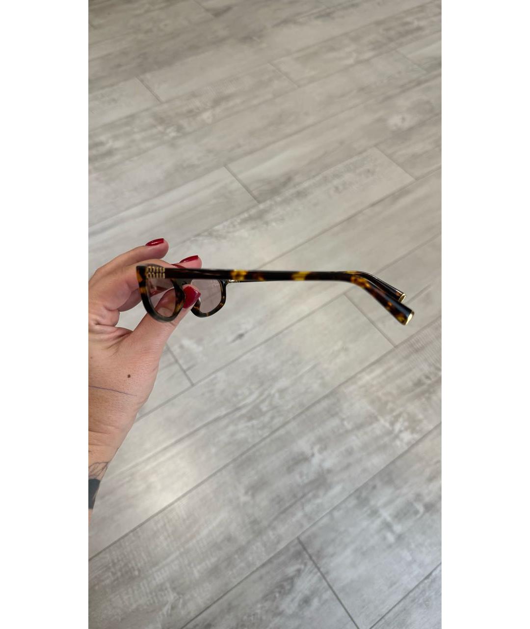 MIU MIU Коричневые пластиковые солнцезащитные очки, фото 3