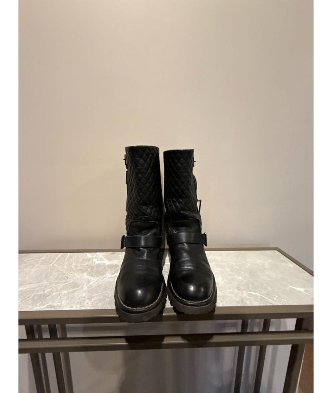 CHANEL Черные кожаные сапоги, фото 2