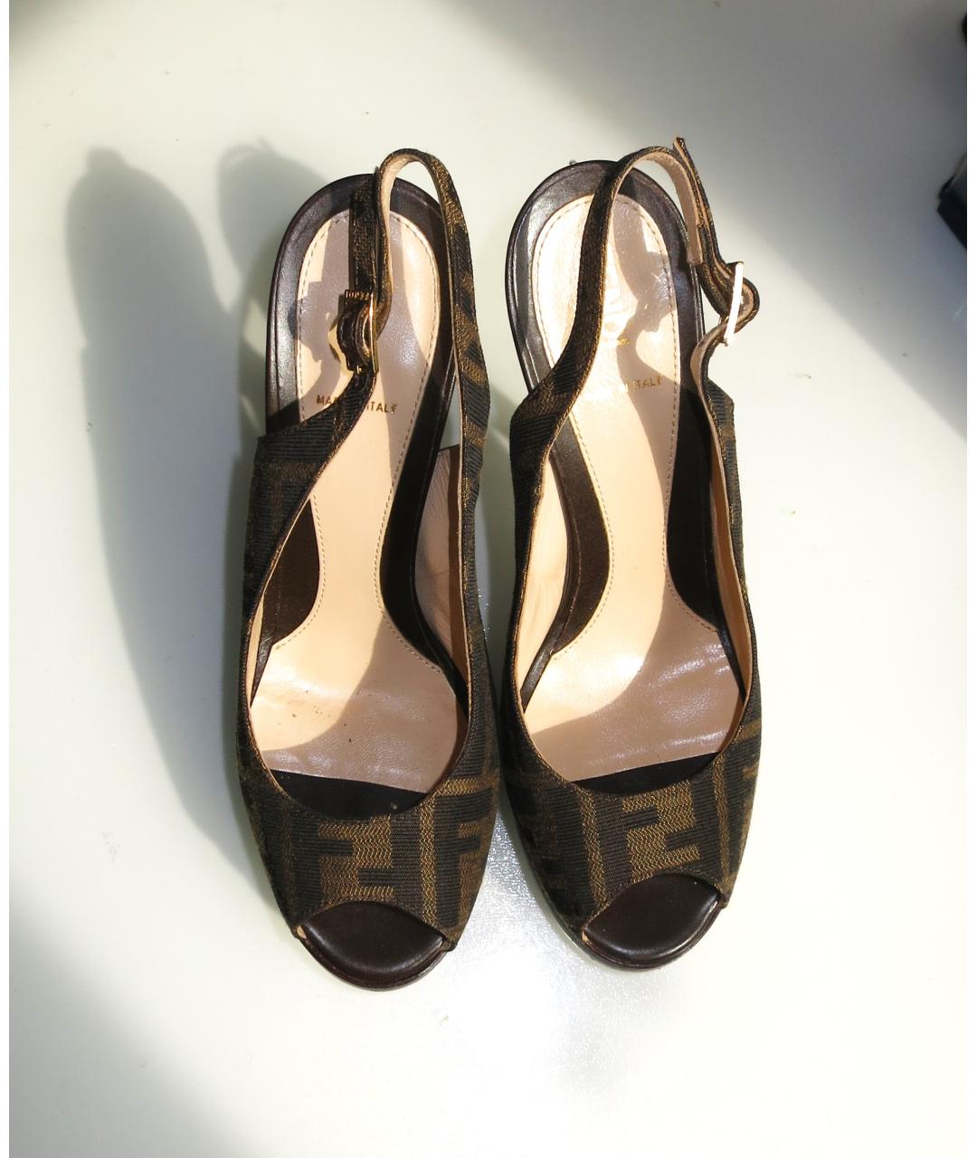 FENDI Коричневые текстильные босоножки, фото 5