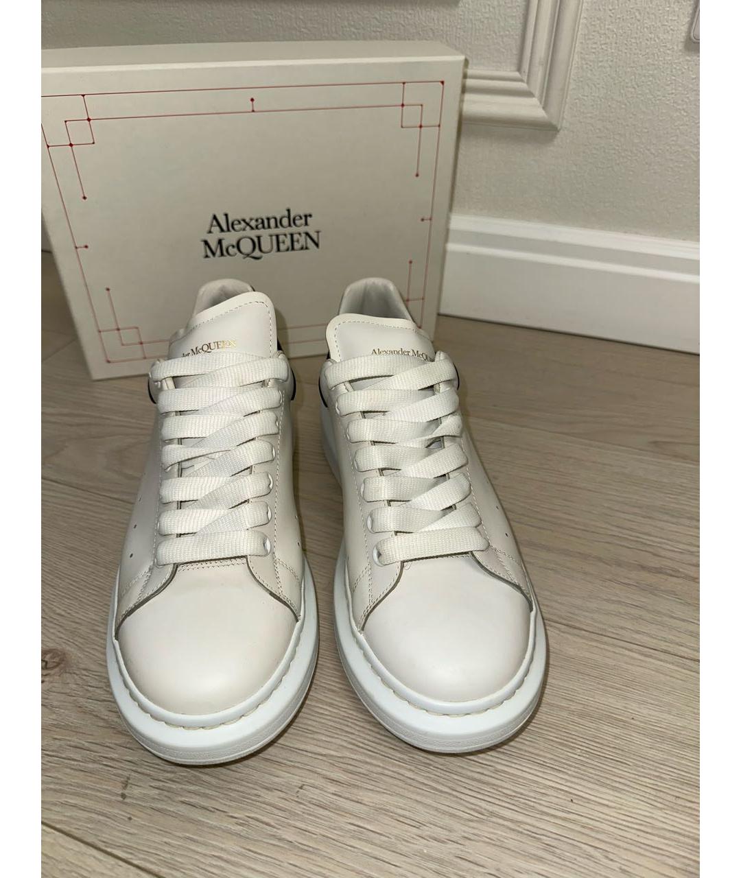 ALEXANDER MCQUEEN Белые кожаные низкие кроссовки / кеды, фото 2