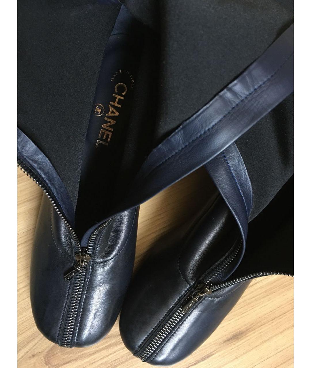 CHANEL Темно-синие кожаные ботфорты, фото 6