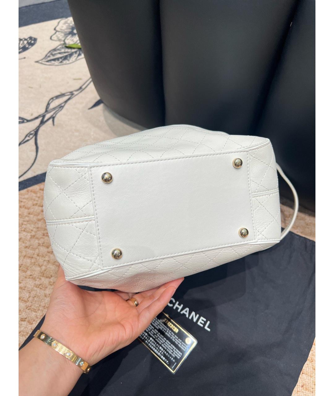 CHANEL Белая кожаная сумка через плечо, фото 3