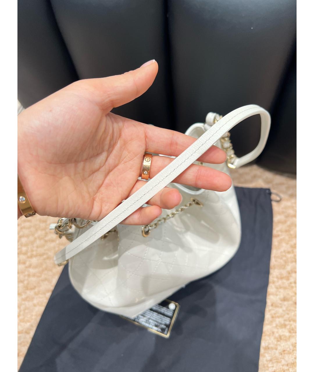 CHANEL Белая кожаная сумка через плечо, фото 7