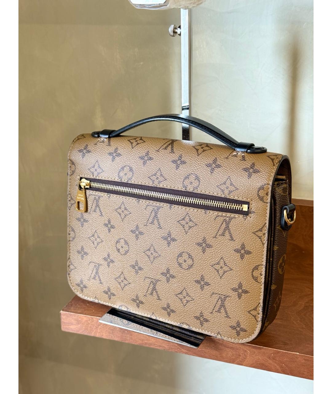 LOUIS VUITTON Коричневая сумка через плечо из искусственной кожи, фото 6