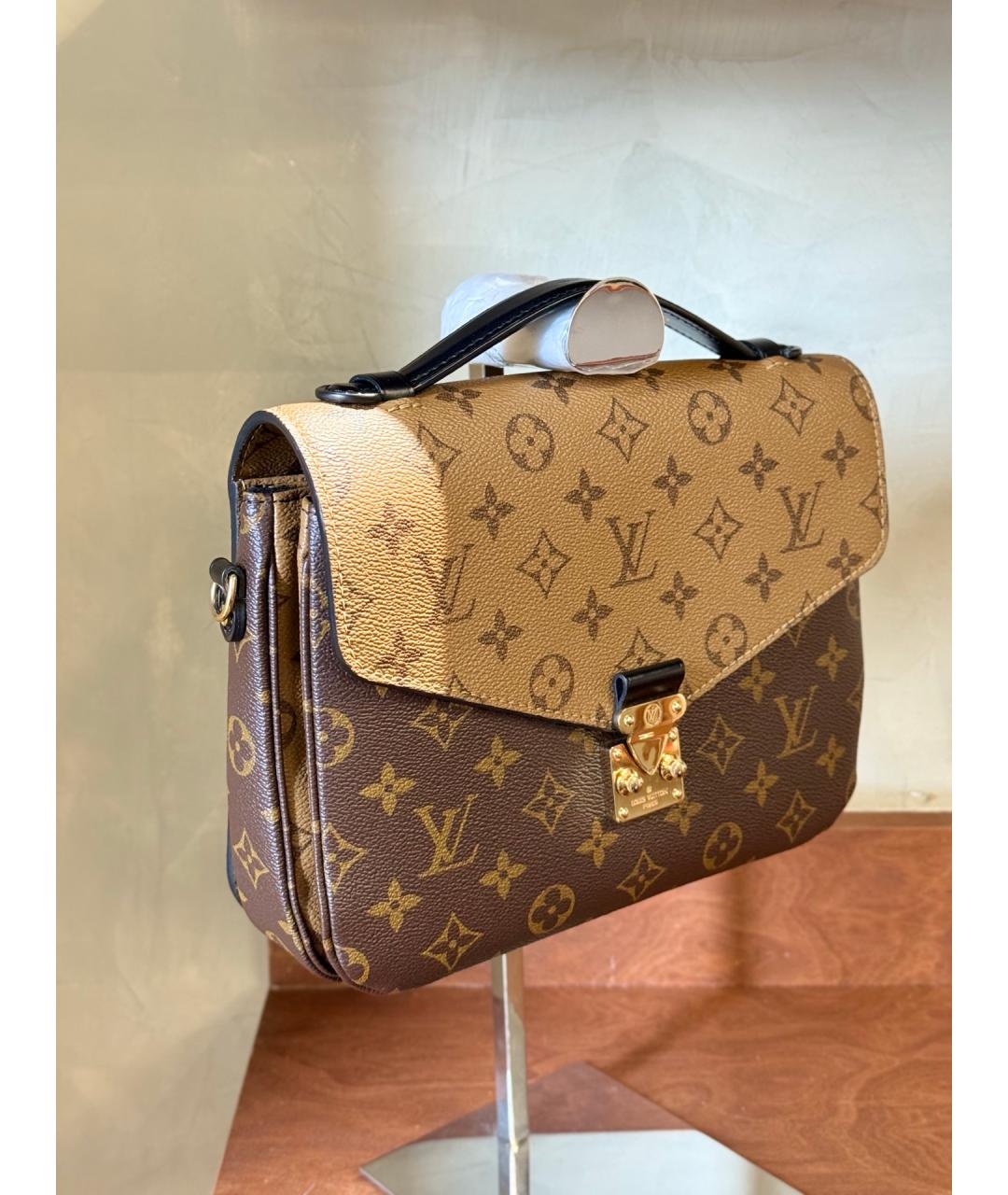 LOUIS VUITTON Коричневая сумка через плечо из искусственной кожи, фото 4