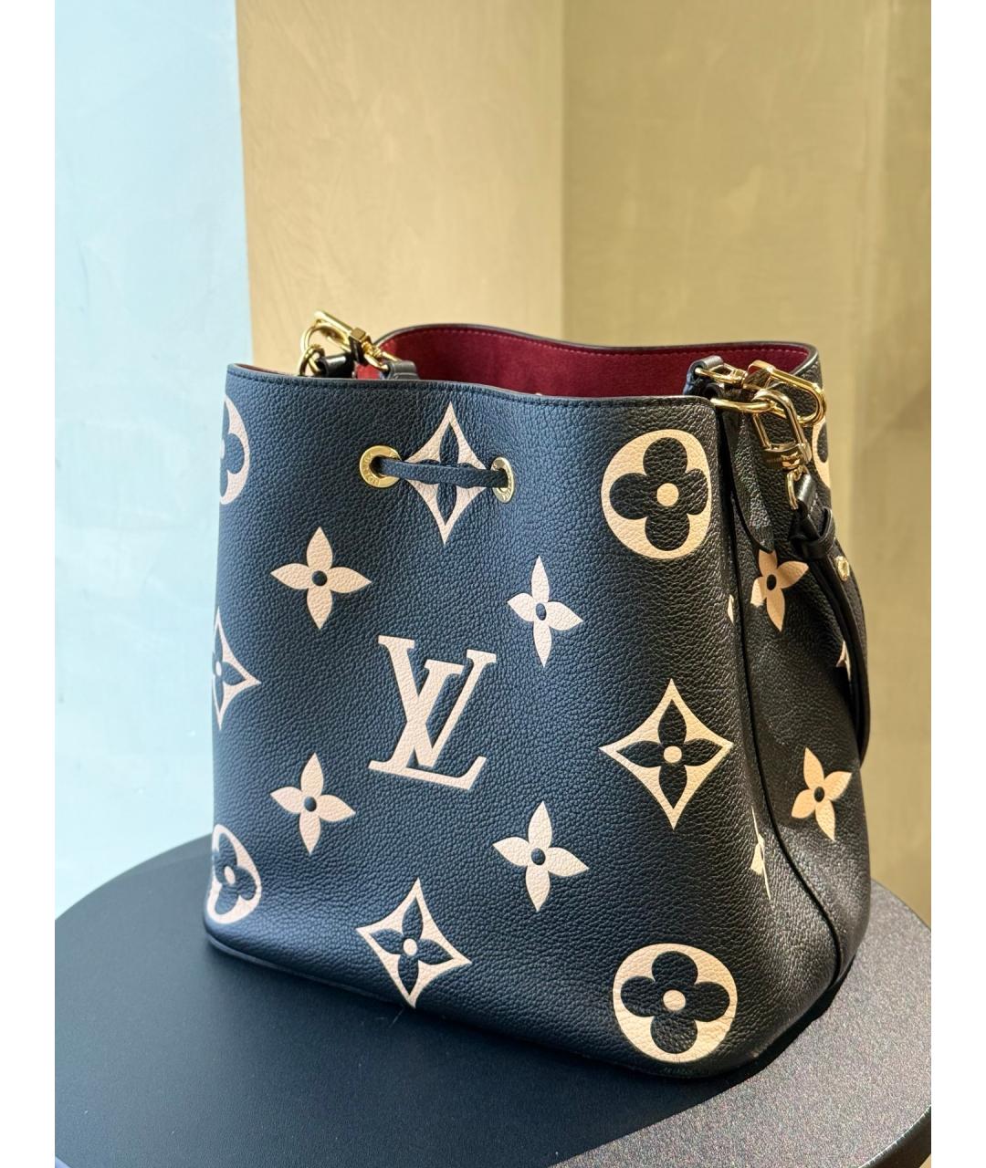 LOUIS VUITTON Черная кожаная сумка через плечо, фото 5