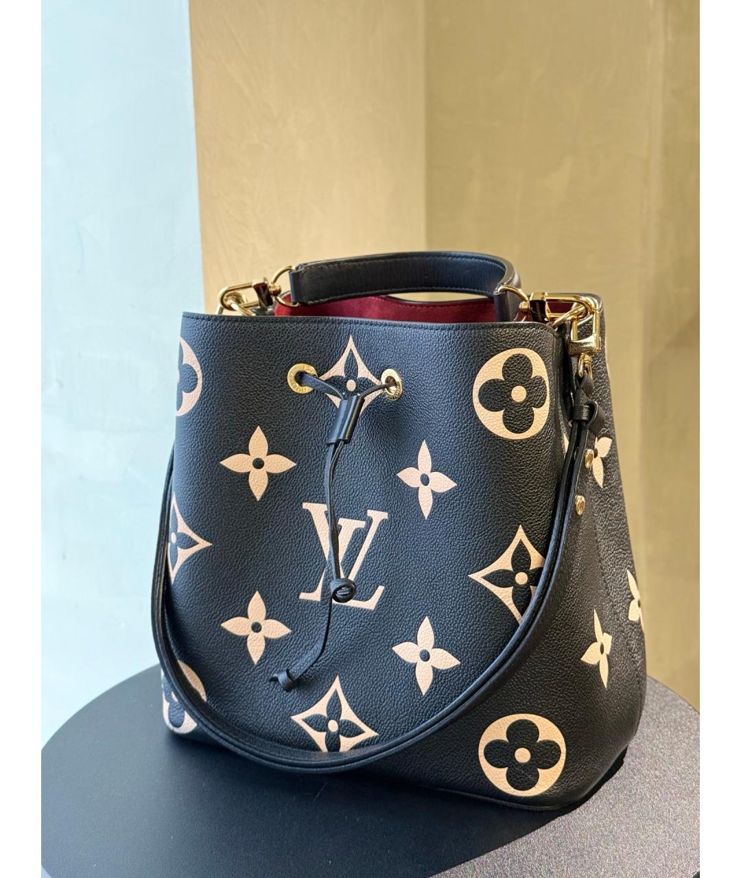 LOUIS VUITTON Черная кожаная сумка через плечо, фото 2