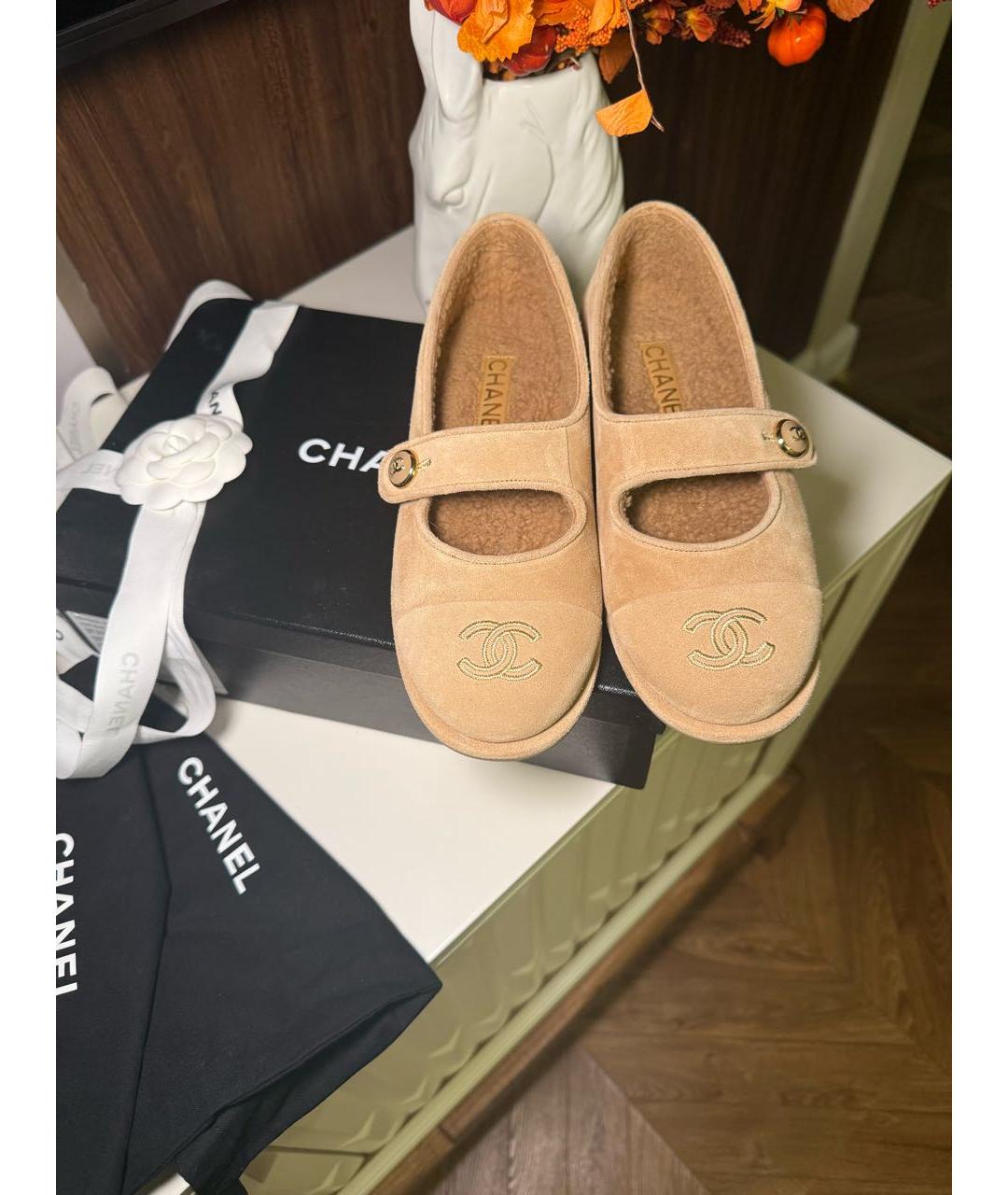 CHANEL Бежевые замшевые балетки, фото 2