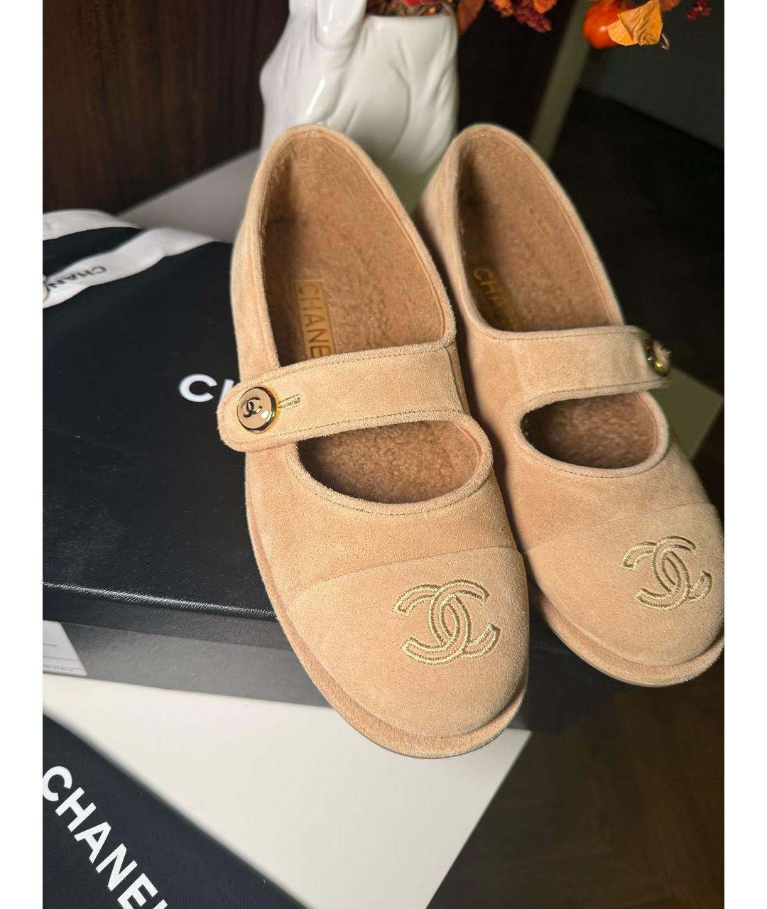 CHANEL Бежевые замшевые балетки, фото 3