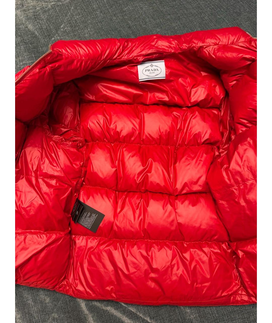 PRADA Красный полиэстеровый пуховик, фото 3