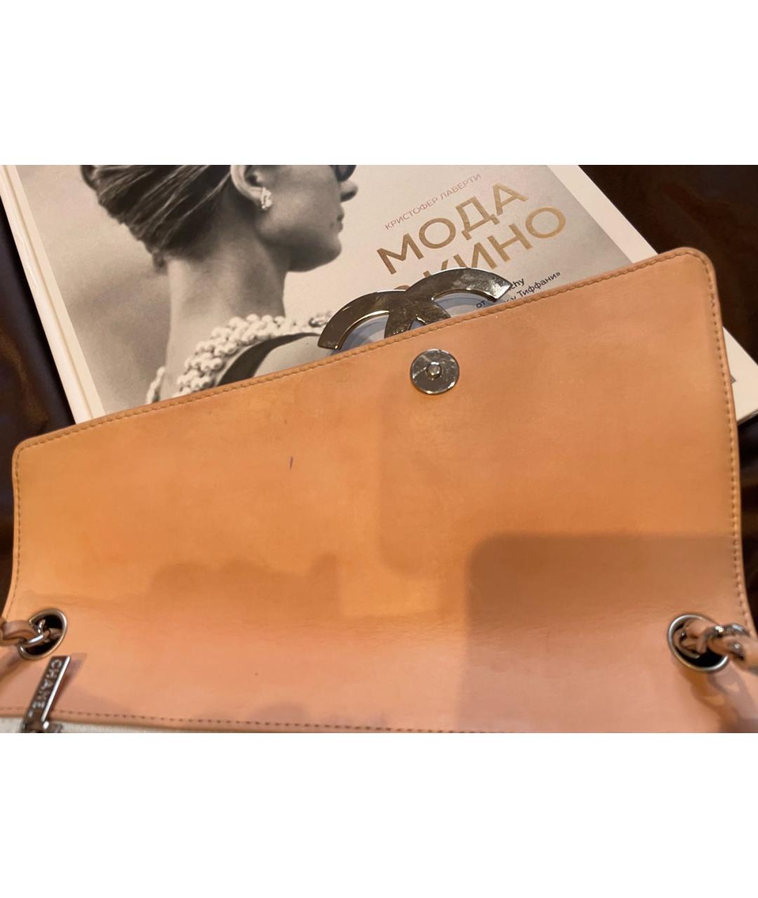 CHANEL Бежевая сумка через плечо из лакированной кожи, фото 7