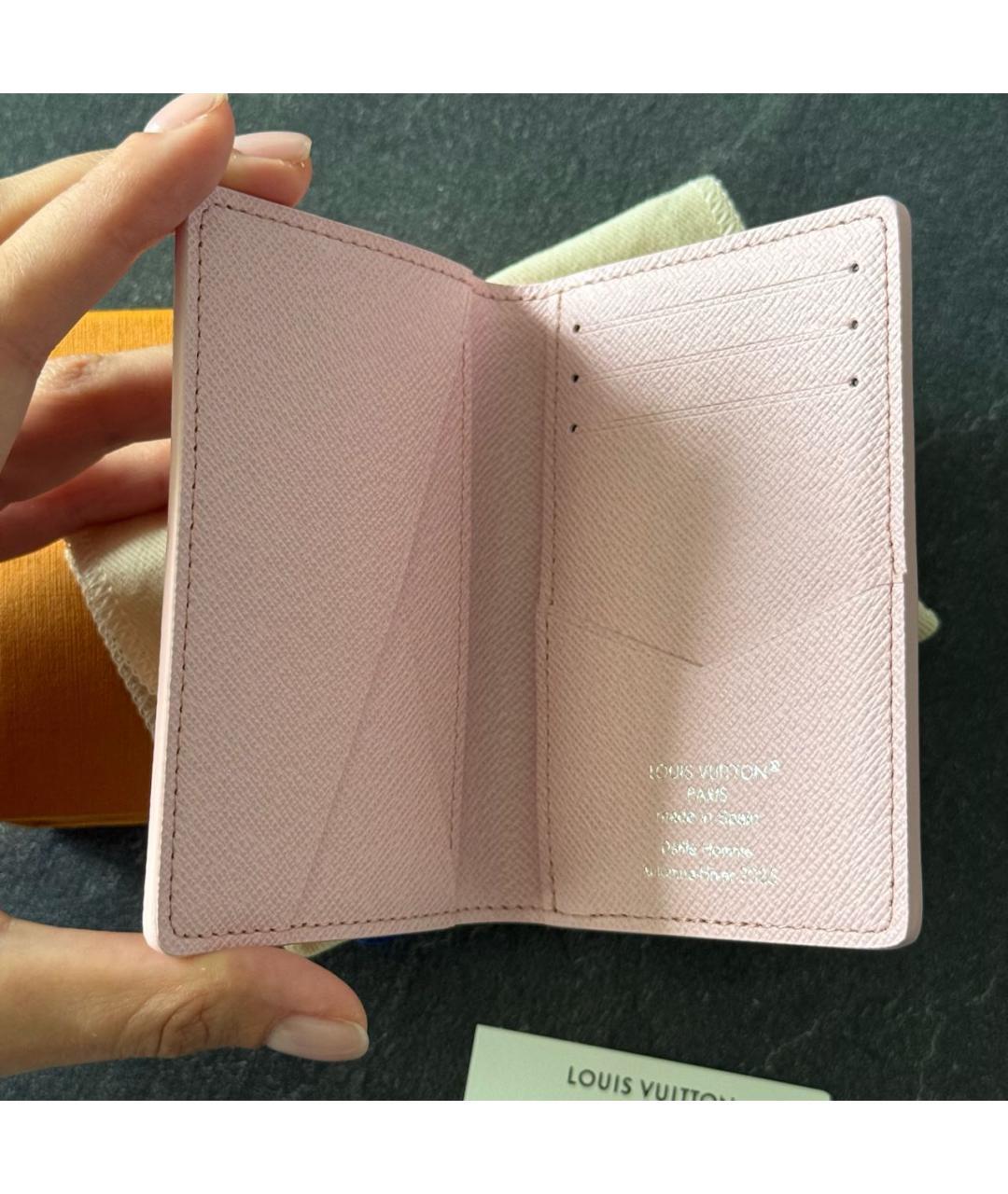 LOUIS VUITTON Розовый кожаный кардхолдер, фото 5