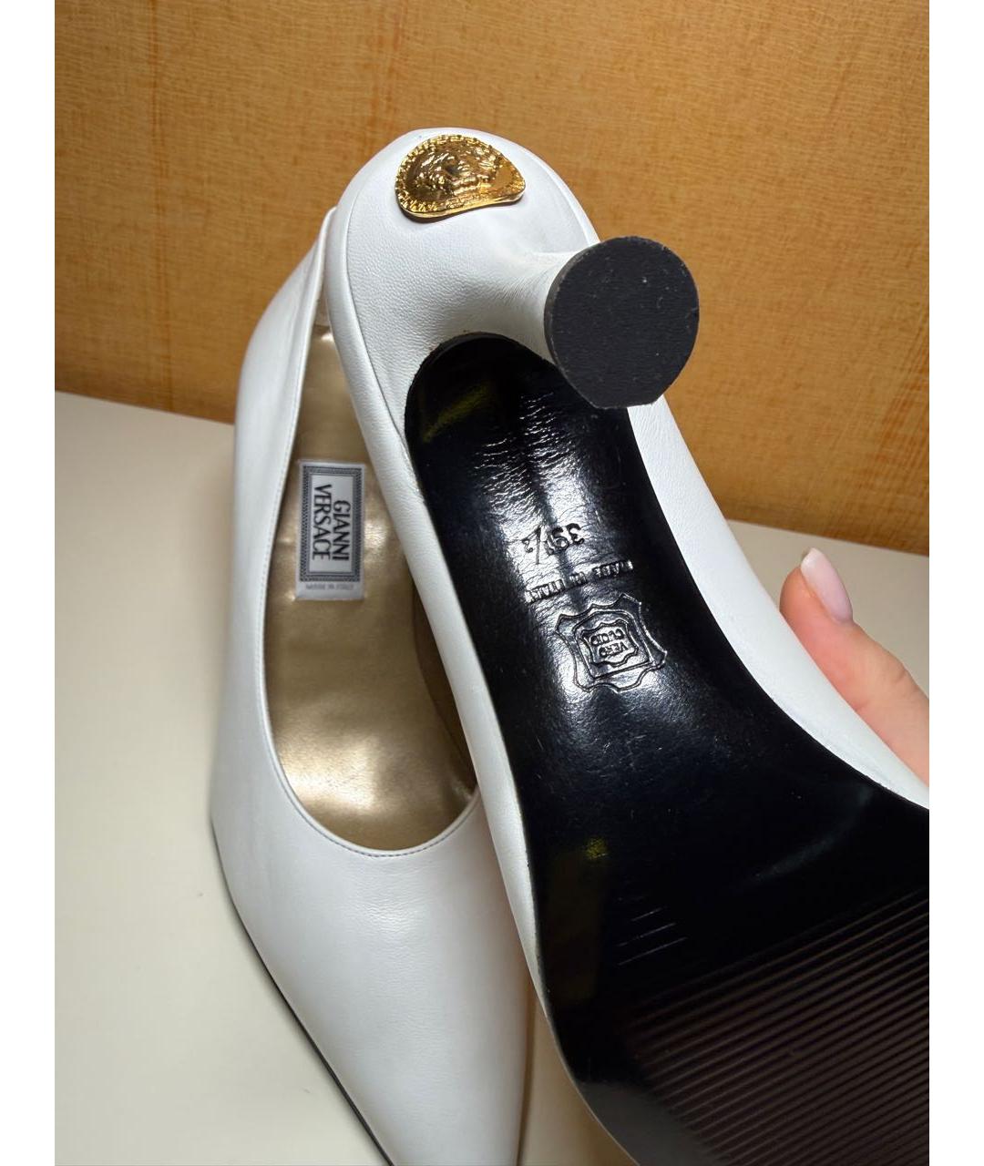 VERSACE Белые кожаные туфли, фото 5