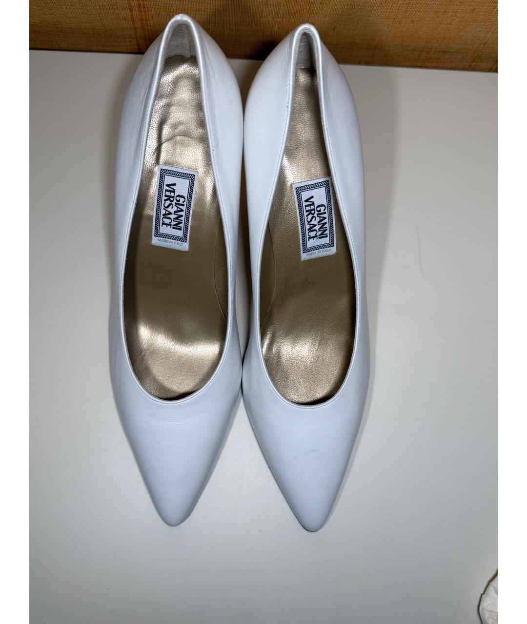 VERSACE Белые кожаные туфли, фото 3