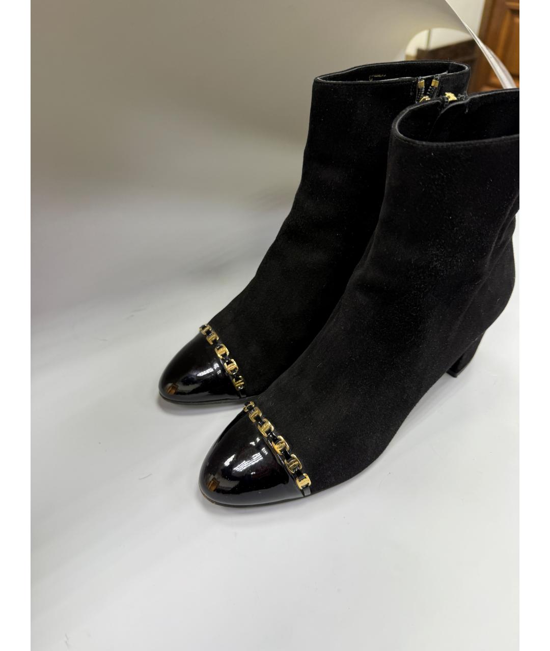 FERRAGAMO Черные замшевые ботильоны, фото 4