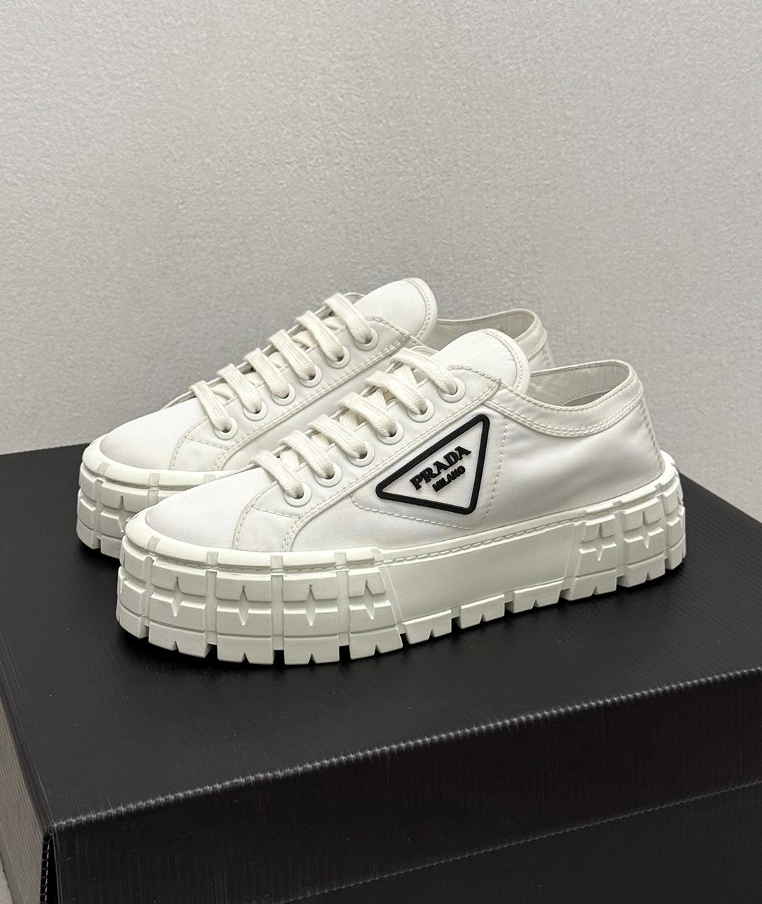 PRADA Белые кожаные кеды, фото 2