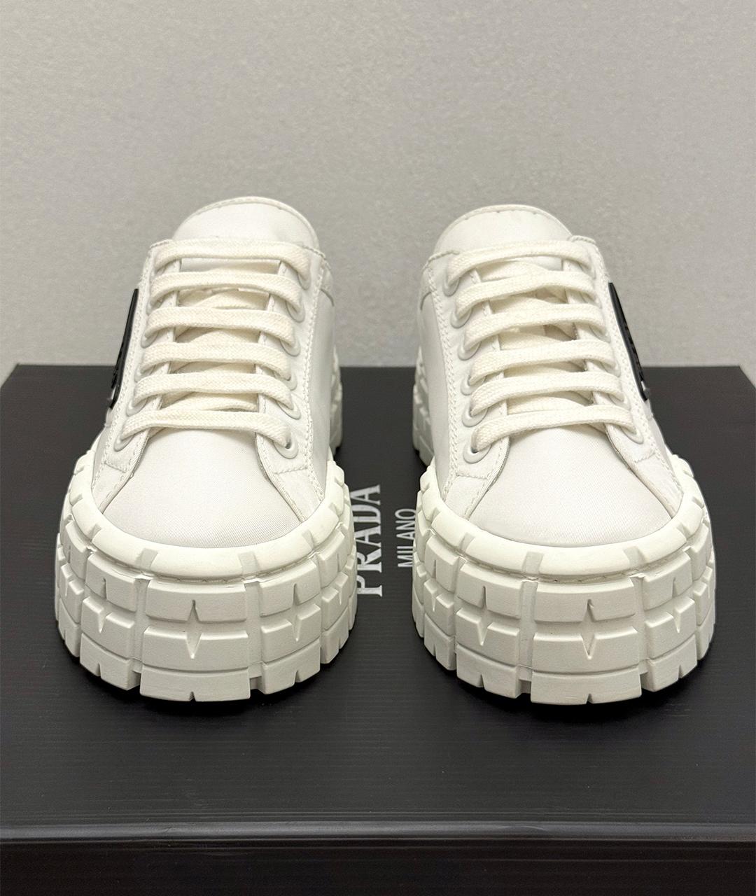 PRADA Белые кожаные кеды, фото 3