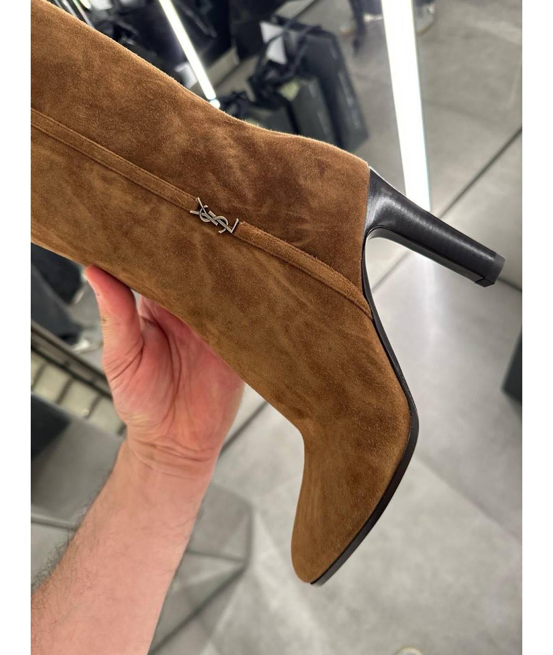 SAINT LAURENT Коричневые бархатные сапоги, фото 4