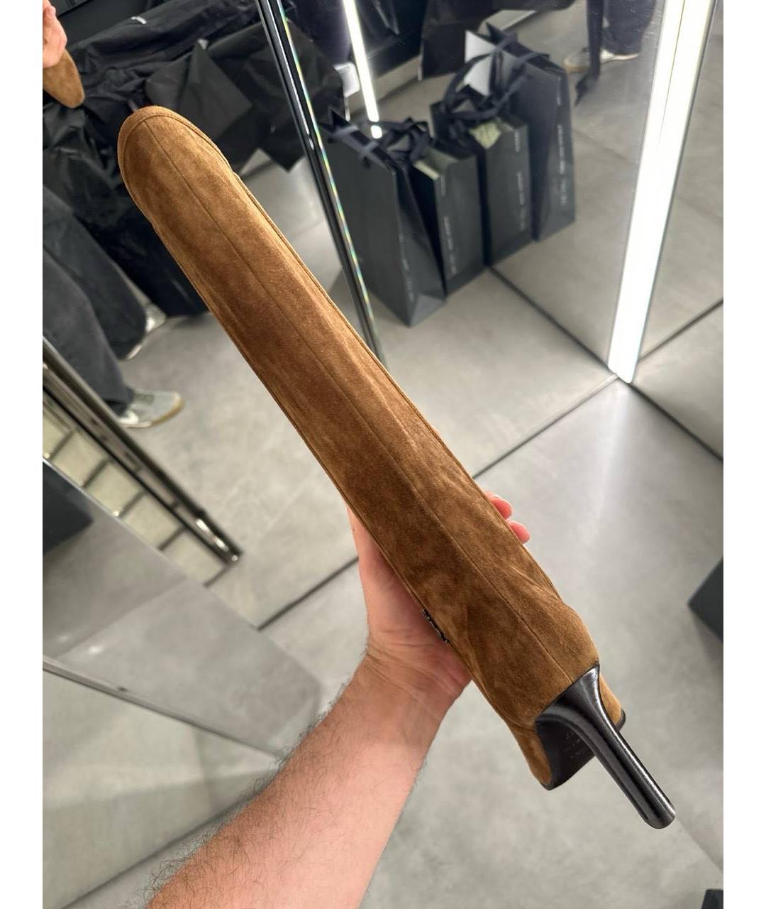 SAINT LAURENT Коричневые бархатные сапоги, фото 6