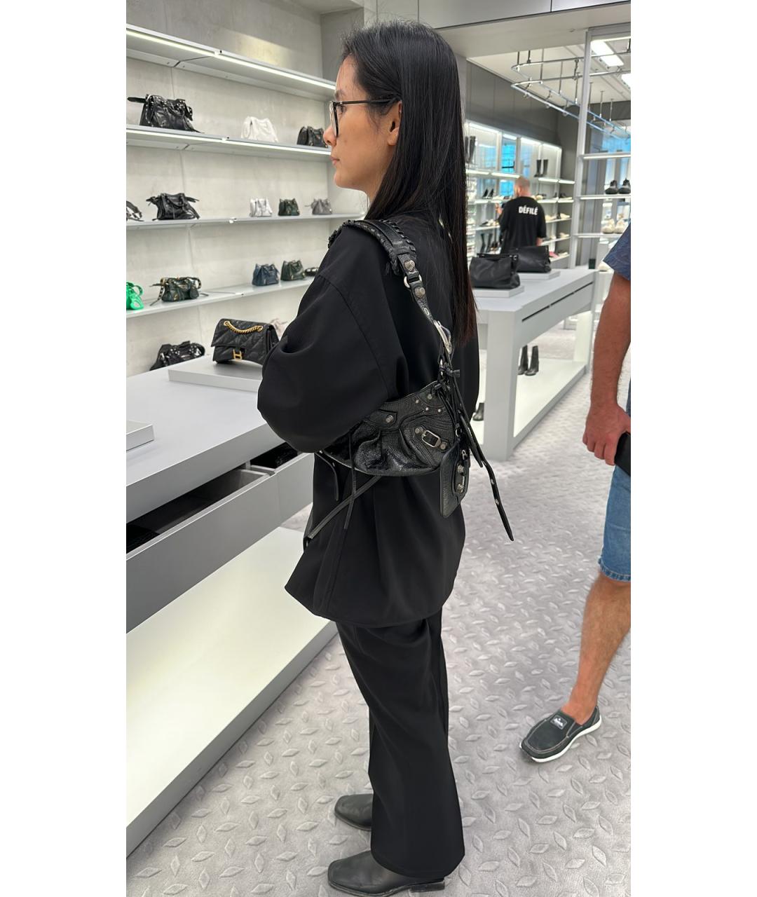 BALENCIAGA Черная кожаная сумка через плечо, фото 2